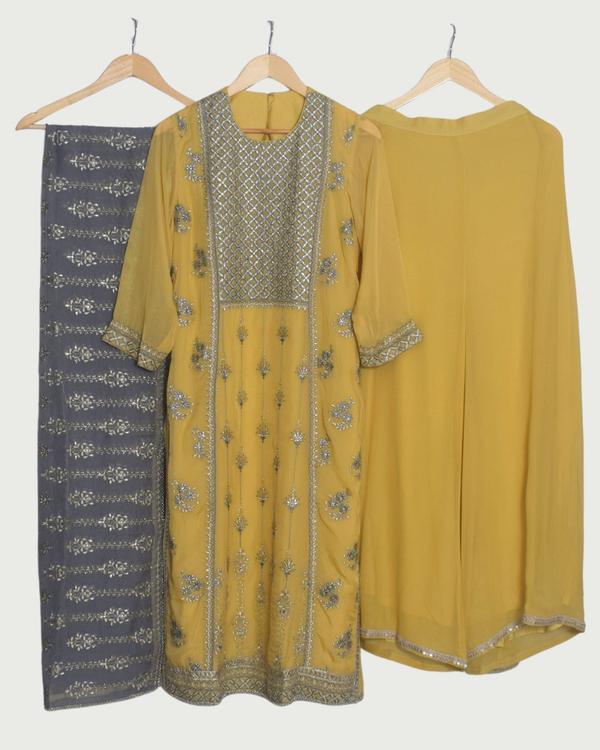 Colours & Curves Yellow & Grey Embroidered Kurta Set, Unused