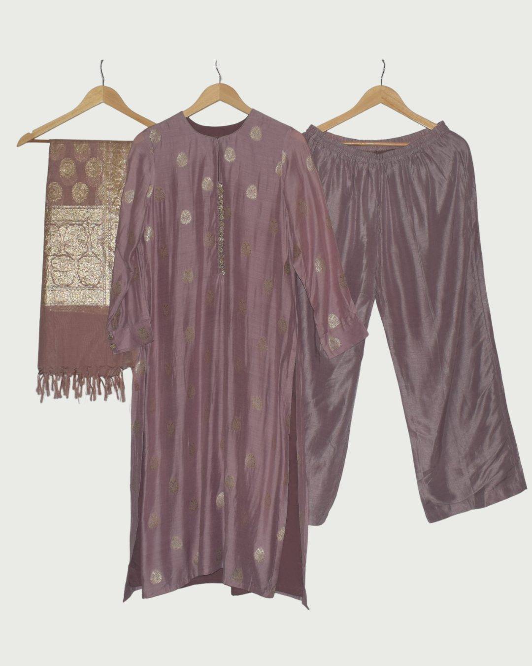 Colours & Curves Mauve/Dusty Rose Gold Motif Kurta Set, Unused