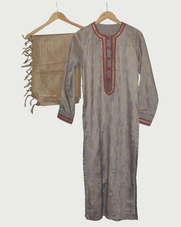 Colours & Curves Grey Kurta with Gold Motif & Red Piping, Unused
